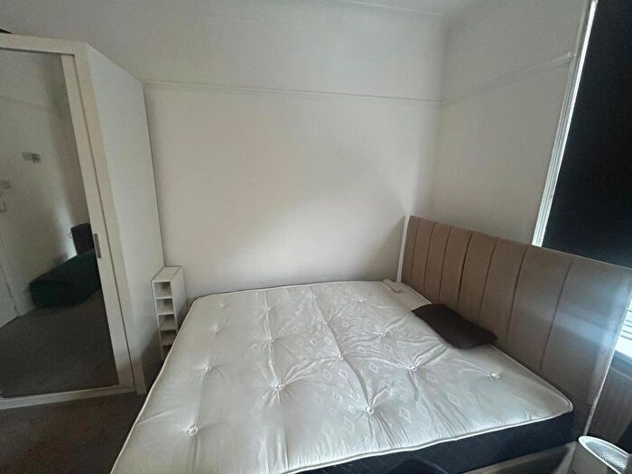 Studio To Rent In Aldermans Hill, London, N13