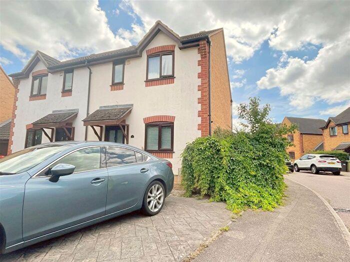 3 Bedroom Semi-Detached House To Rent In Ealing Chase, Monkston, Milton Keynes, MK10