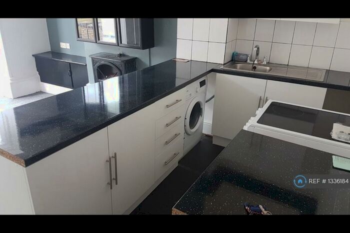 1 Bedroom Flat To Rent In Albany Street, Hull, HU3