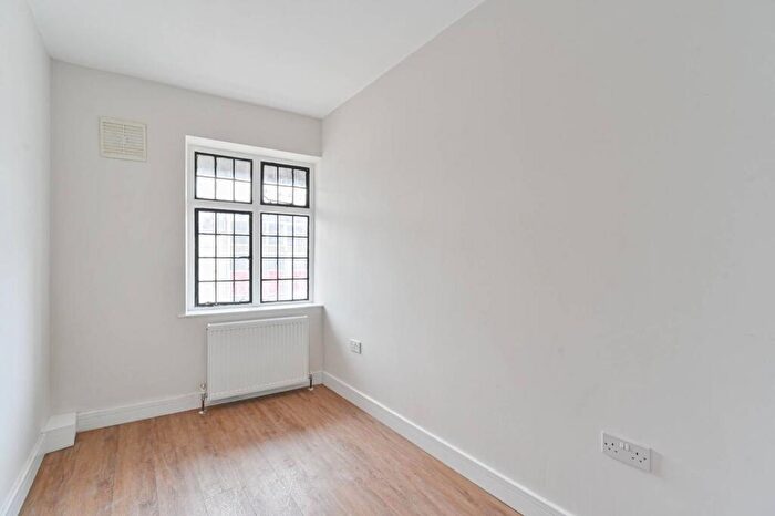 2 Bedroom Flat To Rent In Market Square, Bromley, BR1