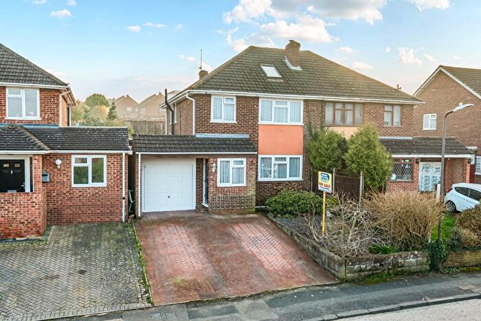 3 Bedroom Semi-Detached House For Sale In Roberts Road, Snodland, ME6