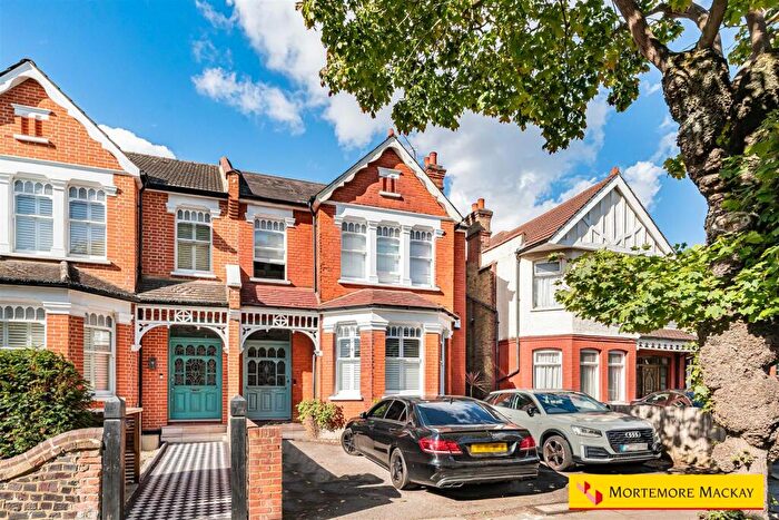 2 Bedroom Flat For Sale In Old Park Road, Palmers Green, N13