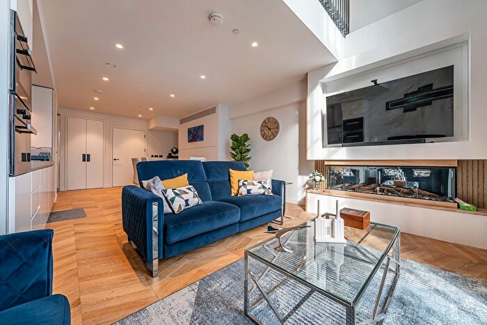 2 Bedroom Flat To Rent In Circus Road East, London, SW11