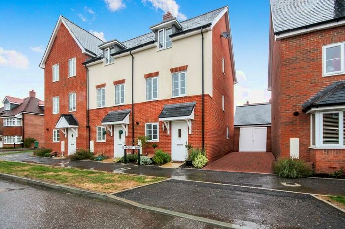 4 Bedroom Semi-Detached House To Rent In Sargent Way, Broadbridge Heath, RH12