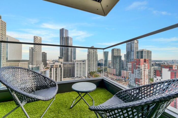 2 Bedroom Flat To Rent In Bagshaw Building, Wardian, Wards Place, Isle Of Dogs, London, E14
