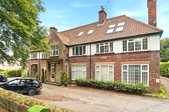 2 Bedroom Flat For Sale In Otley Road, Leeds, LS16
