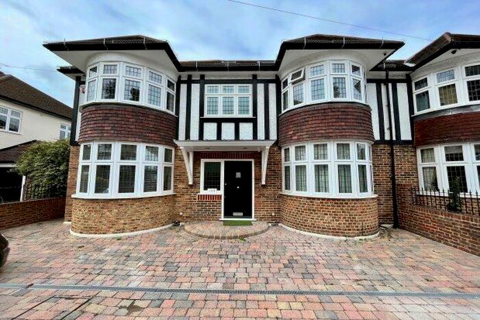 5 Bedroom Maisonette To Rent In Hayes Lane, Bromley, BR2