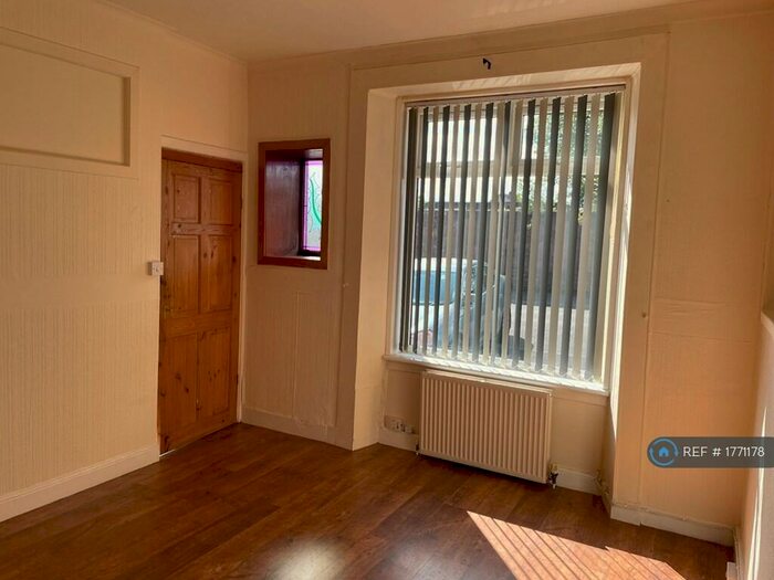 1 Bedroom Flat To Rent In Wilson Street, Alexandria, G83