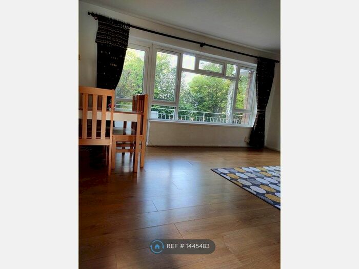 2 Bedroom Flat To Rent In The Paddocks, Wembley, HA9