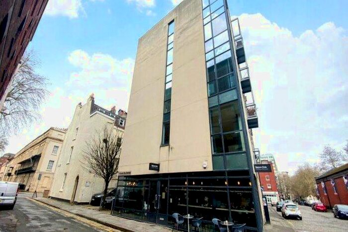 2 Bedroom Flat To Rent In The Grain Loft, Bristol, BS1