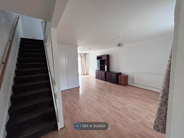 3 Bedroom Semi-Detached House To Rent In Nicola Close, South Croydon, CR2