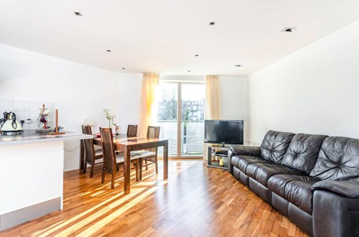 2 Bedroom Flat For Sale In Lansdowne Lane, Charlton, London, SE7