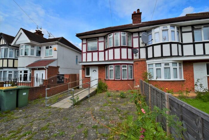 4 Bedroom Semi-Detached House To Rent In Warden Avenue, Harrow, Greater London, HA2
