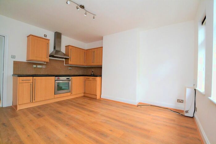1 Bedroom Flat To Rent In Heath Road, Twickenham, Middlesex, Uk, TW1