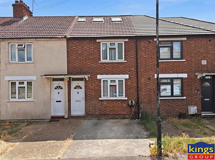 3 Bedroom Terraced House For Sale In Cheney Row, London, E17