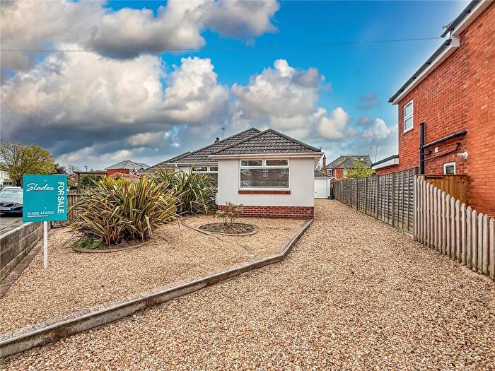 3 Bedroom Bungalow For Sale In Avon Road West, Christchurch, Dorset, BH23