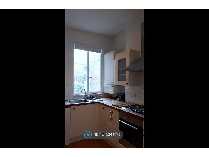 1 Bedroom Flat To Rent In St Luke's Avenue, London, SW4