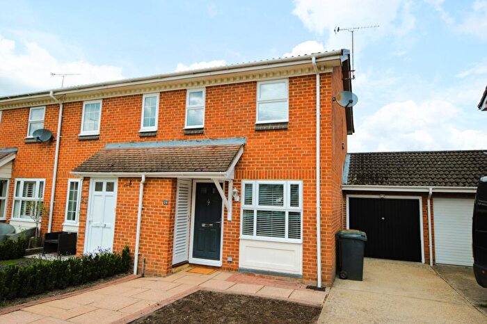 2 Bedroom End Of Terrace House To Rent In Broom Field, Lightwater, GU18