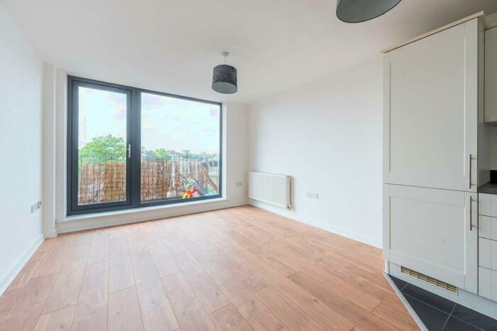 1 Bedroom Flat To Rent In The Drakes, Deptford, London, SE8