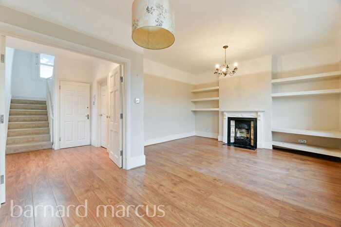 3 Bedroom Flat To Rent In Kempshott Road, London, SW16