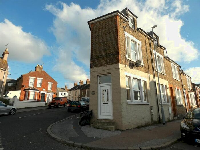 2 Bedroom Flat To Rent In St. Lukes Avenue, Ramsgate, CT11