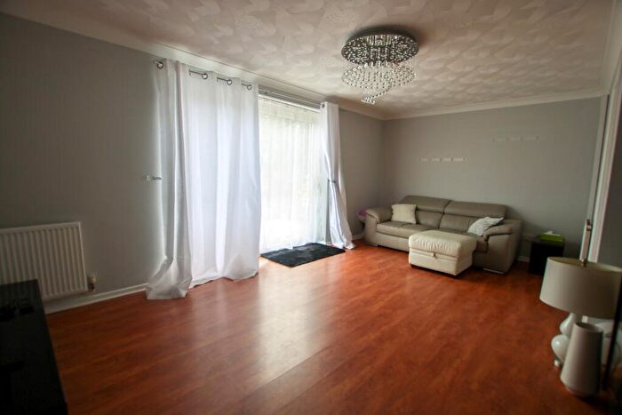 3 Bedroom Terraced House For Sale In Millbrook, Southampton, SO16