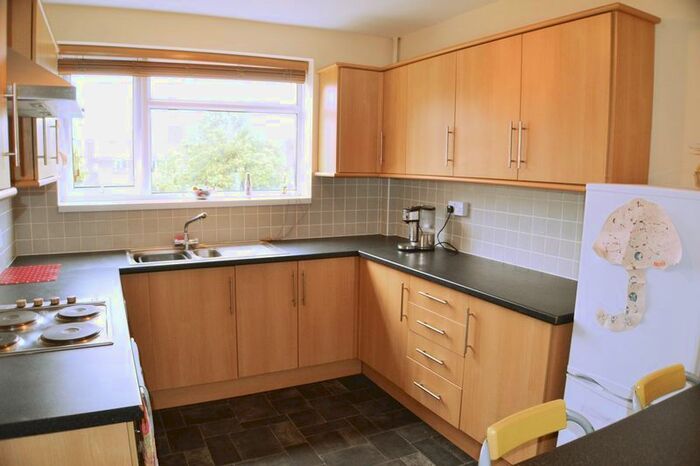 2 Bedroom Flat To Rent In Goring Road, Goring-By-Sea, Worthing, BN12