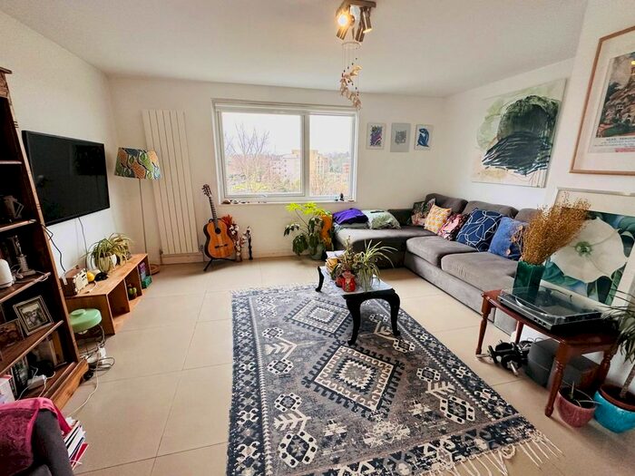 2 Bedroom Flat To Rent In Priory Crescent, London, Upper Norwood, London, SE19