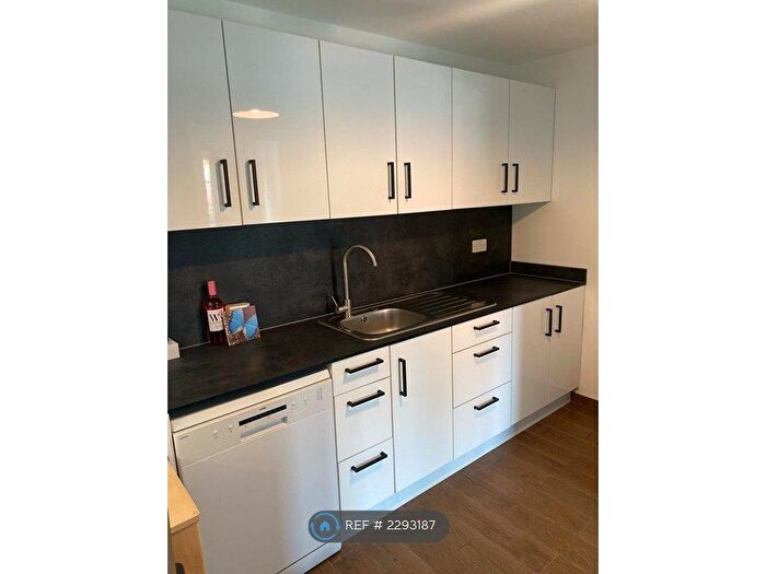 6 Bedroom Semi-Detached House To Rent In Cabell Road, Guildford, GU2