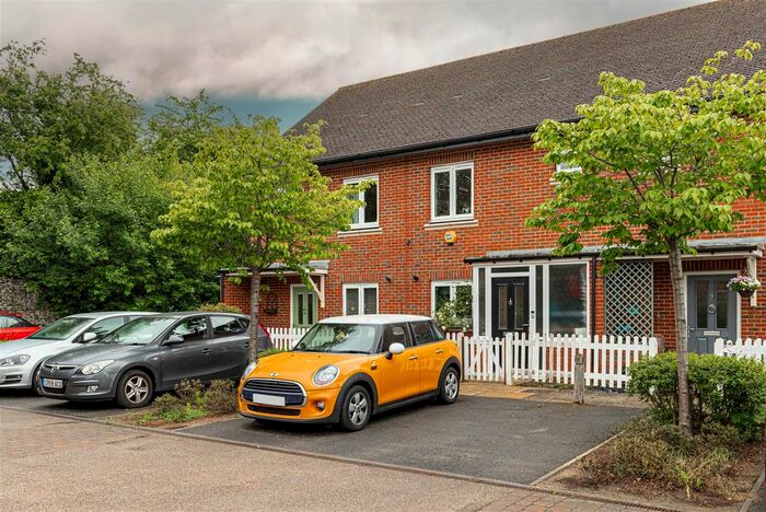 2 Bedroom Property To Rent In Mocatta Mews, Redhill, RH1