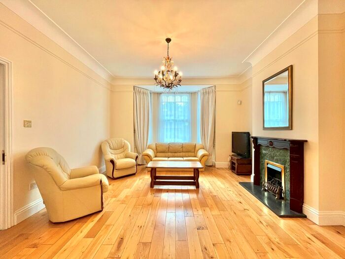 4 Bedroom Semi-Detached House To Rent In Windsor Road, London, N3