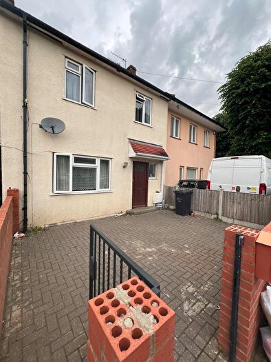 3 Bedroom Semi Detached House To Rent In Dagenham, RM8