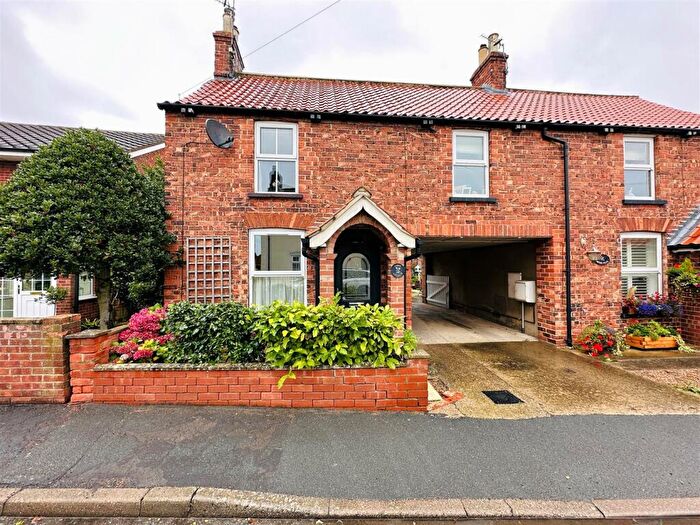 2 Bedroom Cottage For Sale In High Street, Barmby-On-The-Marsh, Goole, DN14