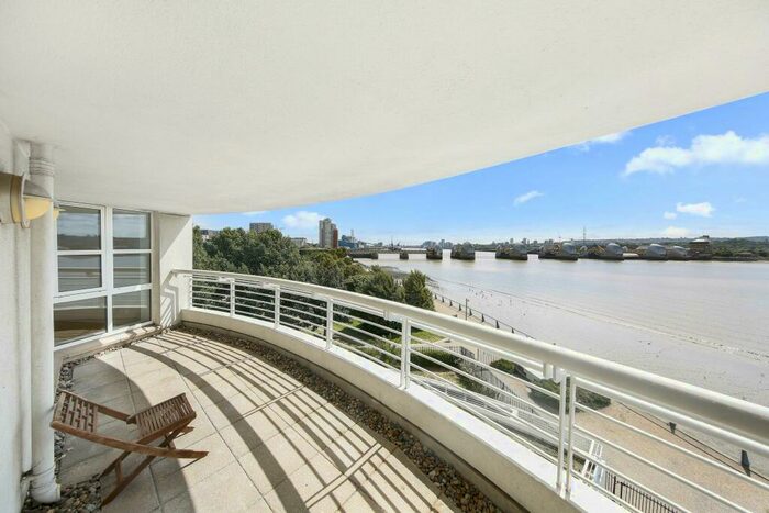 2 Bedroom Flat To Rent In Barrier Point Road, London, E16