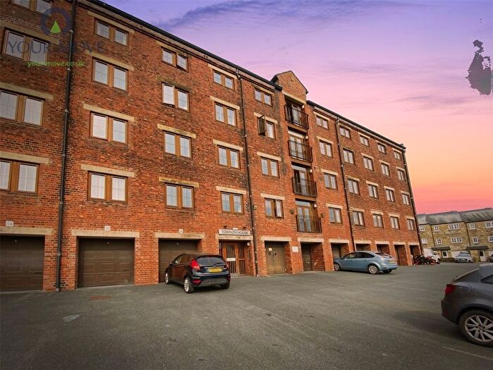 2 Bedroom Flat For Sale In Canal Road, Riddlesden, Keighley, West Yorkshire, BD20