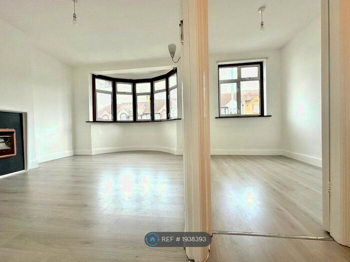 3 Bedroom Terraced House To Rent In Horns Road, Ilford, IG6