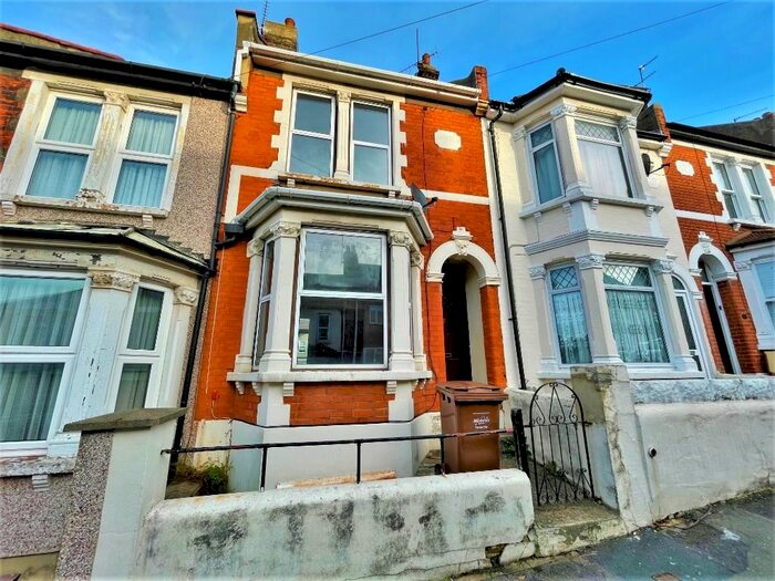 3 Bedroom Terraced House To Rent In Ross Street, Rochester, Kent, ME1