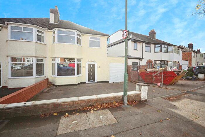 3 Bedroom Semi Detached House For Sale In Lyndon Road, Solihull, B92