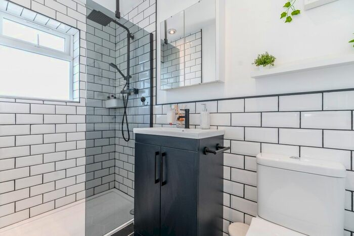 1 Bedroom Flat To Rent In Westmere Drive, Mill Hill, NW7