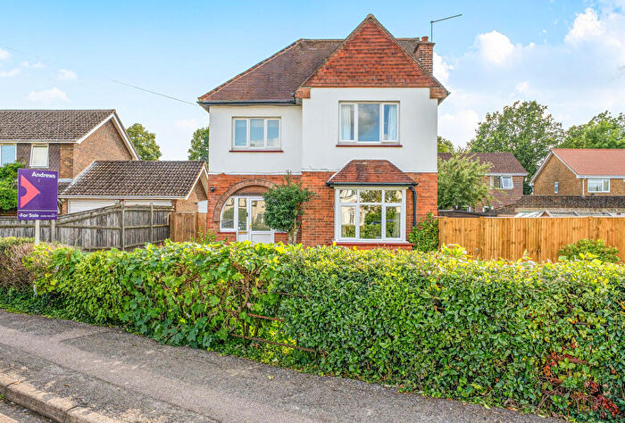 3 Bedroom Detached House For Sale In Oakwood Road, Horley, Surrey, RH6