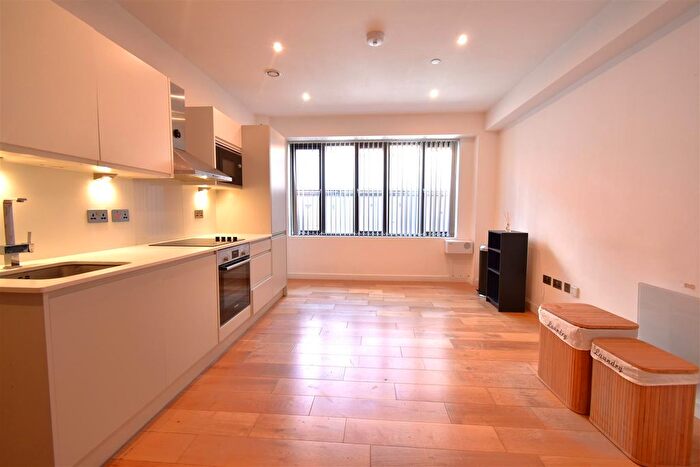 1 Bedroom Flat To Rent In High Street, Maidenhead, SL6