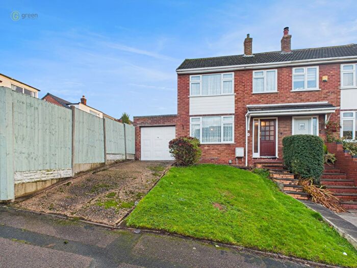 3 Bedroom Semi-Detached House For Sale In Bowling Green Avenue, Wilnecote, Tamworth, B77