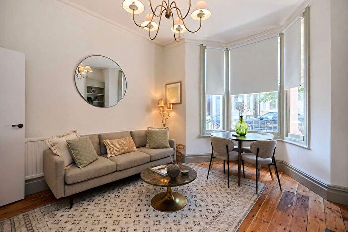 2 Bedroom Flat To Rent In Hammersmith, W14