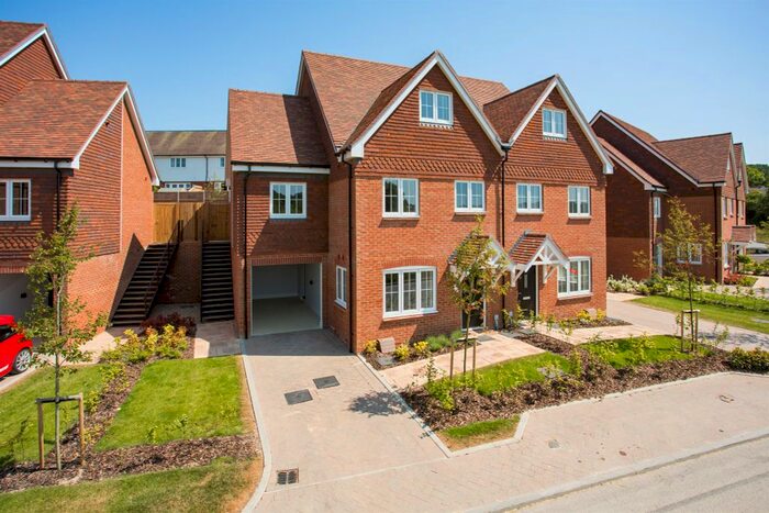 4 Bedroom Semi-Detached House For Sale In London Road, Battle, TN33