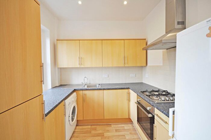 3 Bedroom Flat To Rent In Cowley Mansions, Mortlake High Street, Mortlake, SW14