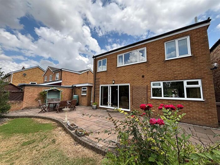 4 Bedroom Detached House For Sale In Canal Side West, Newport, HU15
