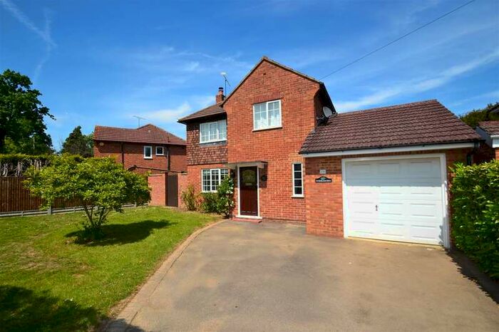 4 Bedroom Detached House To Rent In Sangers Drive, Horley, RH6