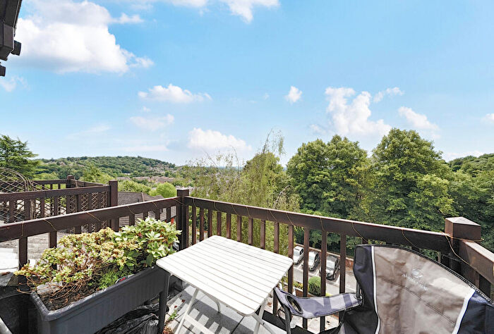 1 Bedroom Apartment For Sale In Mill Street, Redhill, Surrey, RH1