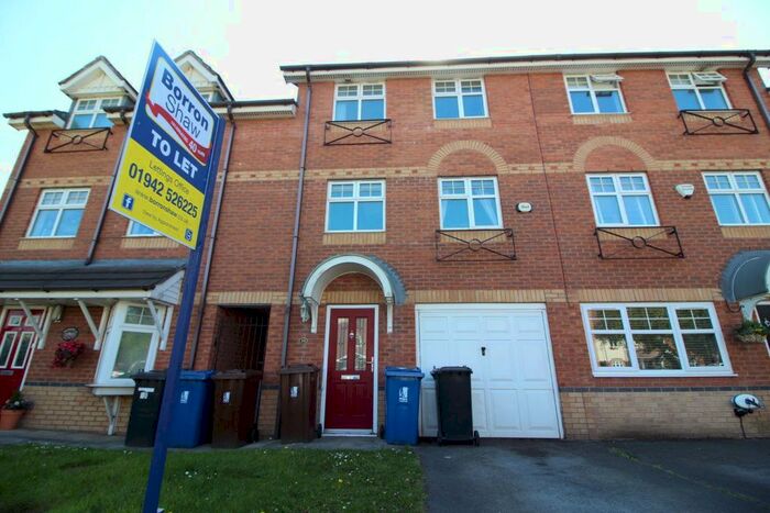 3 Bedroom Town House To Rent In Waterford Close, Platt Bridge, Wigan, WN2