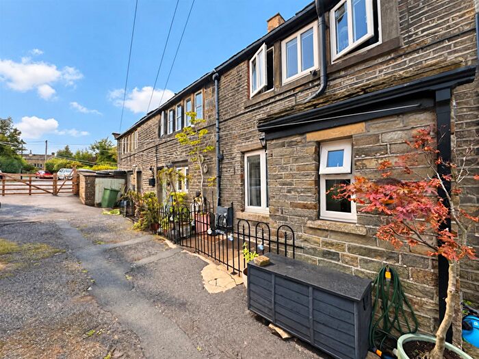 2 Bedroom Cottage For Sale In Towngate, Upperthong, Holmfirth, HD9